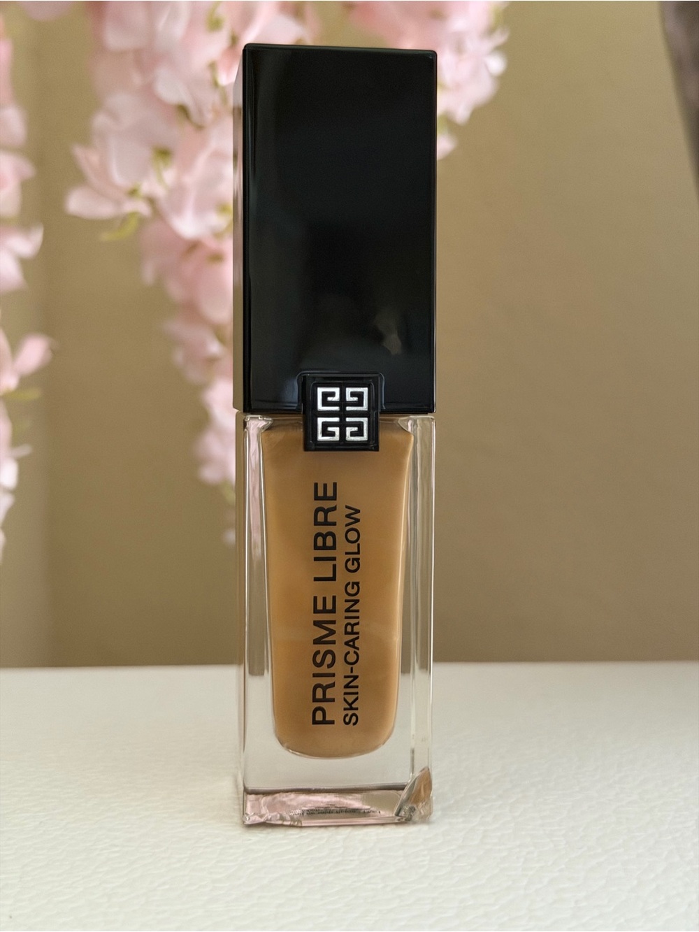 4-W310-Givenchy Prisme Libre Skin-Caring Glow Foundation — NWOB